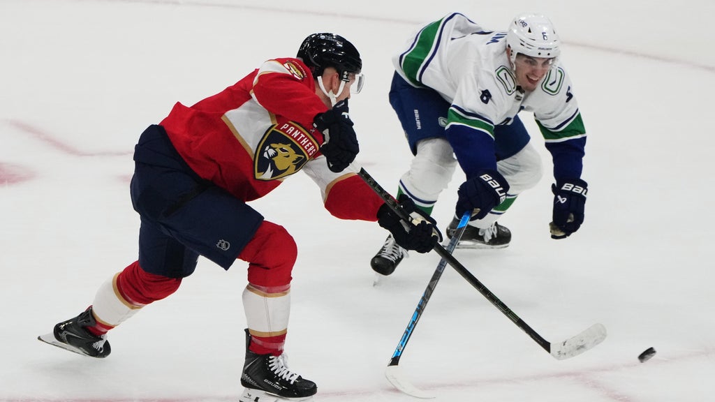 Brady Tkachuk's overtime goal completes second straight natural hat trick in Panthers' 3-2 win — CBS Miami, Nocatee Sports news