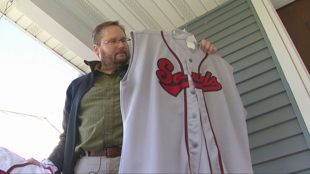 Brewers fan makes long drive from Wisconsin to Tampa Bay for Game 3 — Fox 11 Green Bay Local, Nocatee Sports news