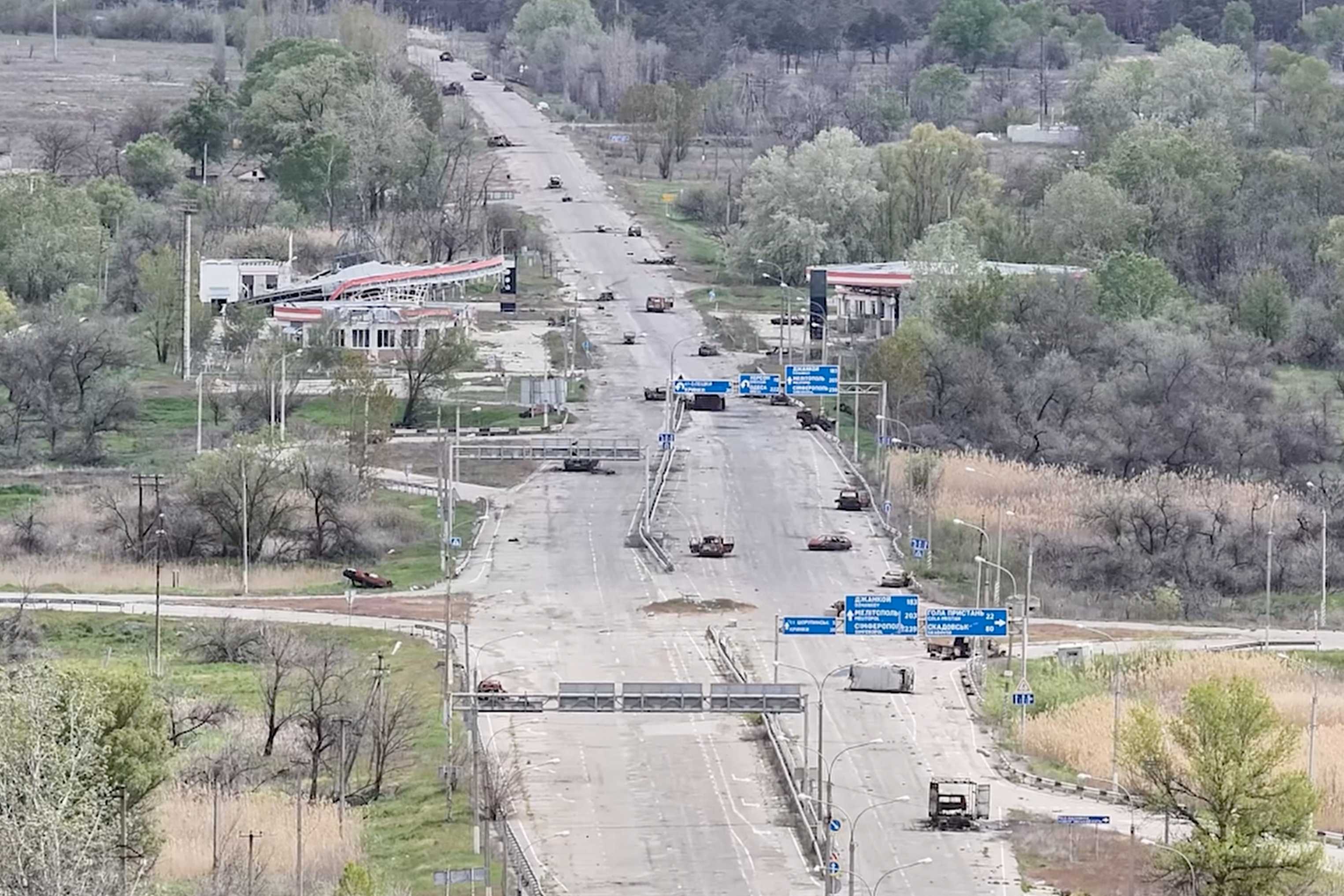 'Road of death': Civilians risk their lives along mined roads to escape Russian-held city — WESH 2 Orlando