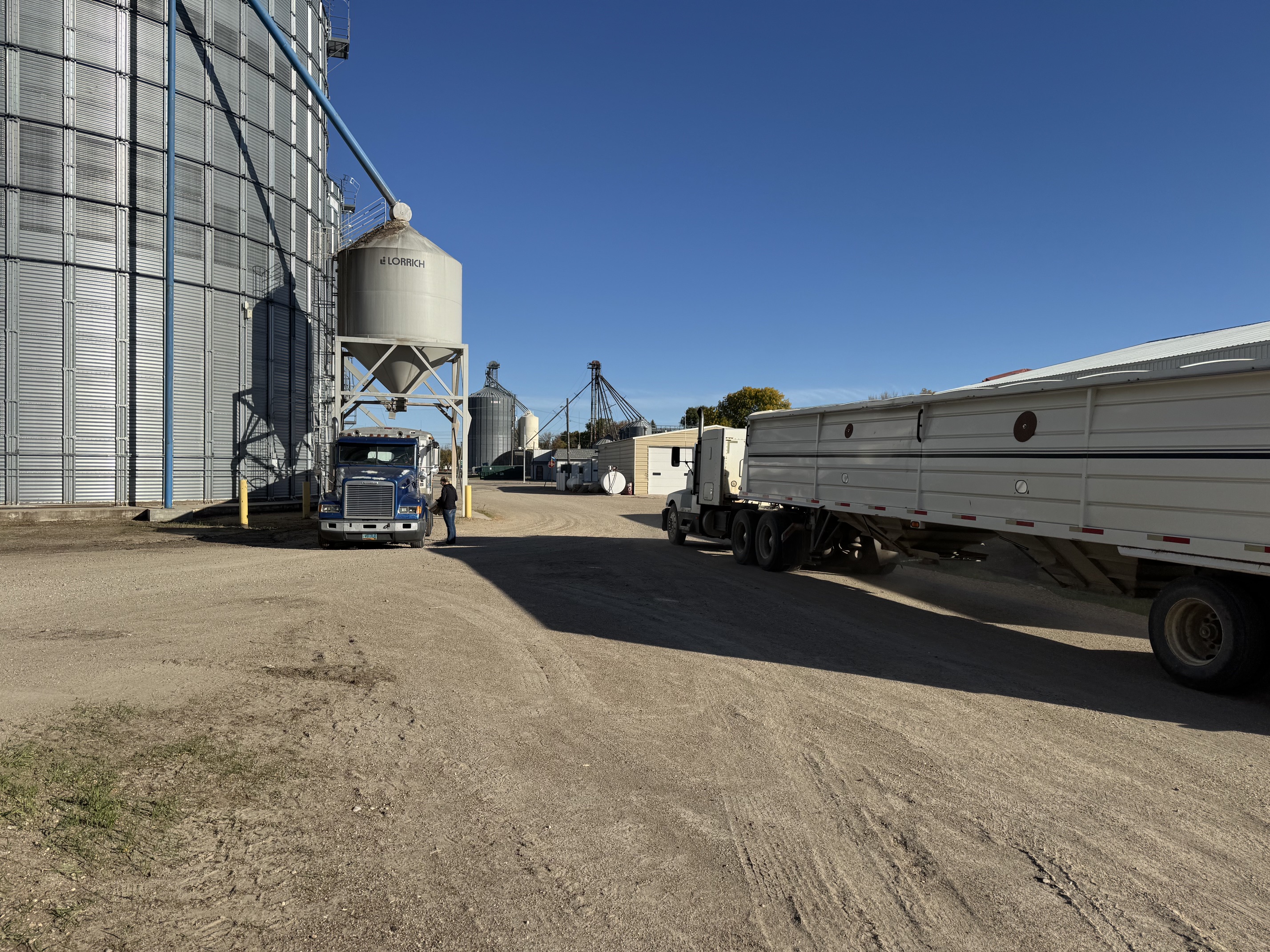 Higher diesel costs can change the best grain delivery choice — KFGO