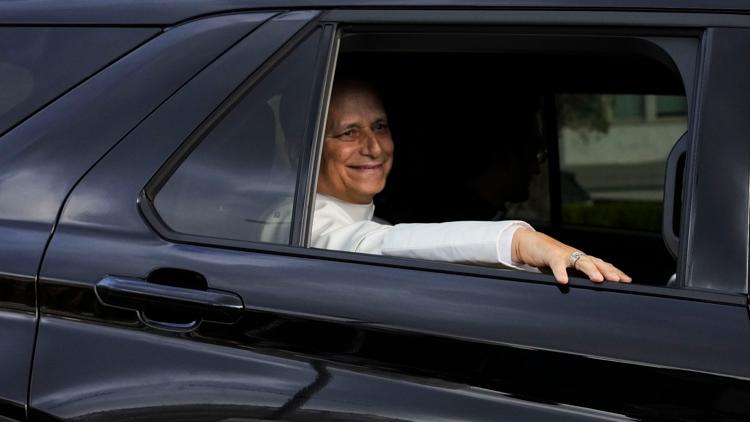 Faithful gather to welcome Pope Leo back for Sunday blessing after cancer surgery — First Coast News Life JAX, Nocatee Community news