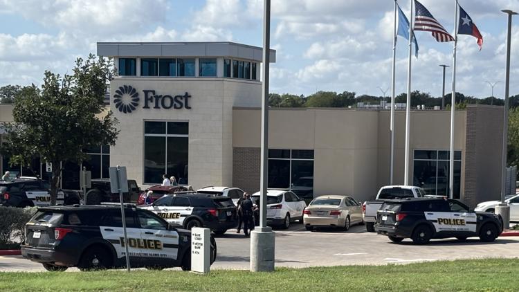 Elderly couple robbed outside Frost Bank in northwest San Antonio, police say suspect(s) at large — KENS 5 (San Antonio), Nocatee Community news