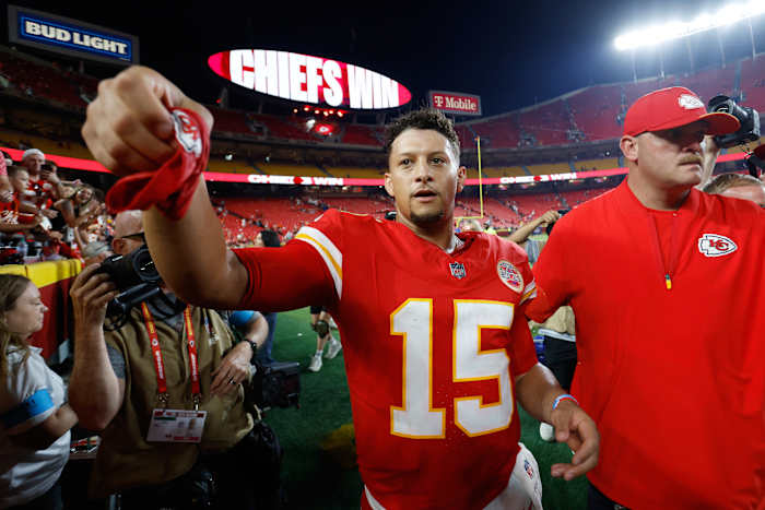 Patrick Mahomes shines on his surgically repaired knee in Chiefs' season-opening rout of Broncos — News4JAX Sports, Nocatee Arts news